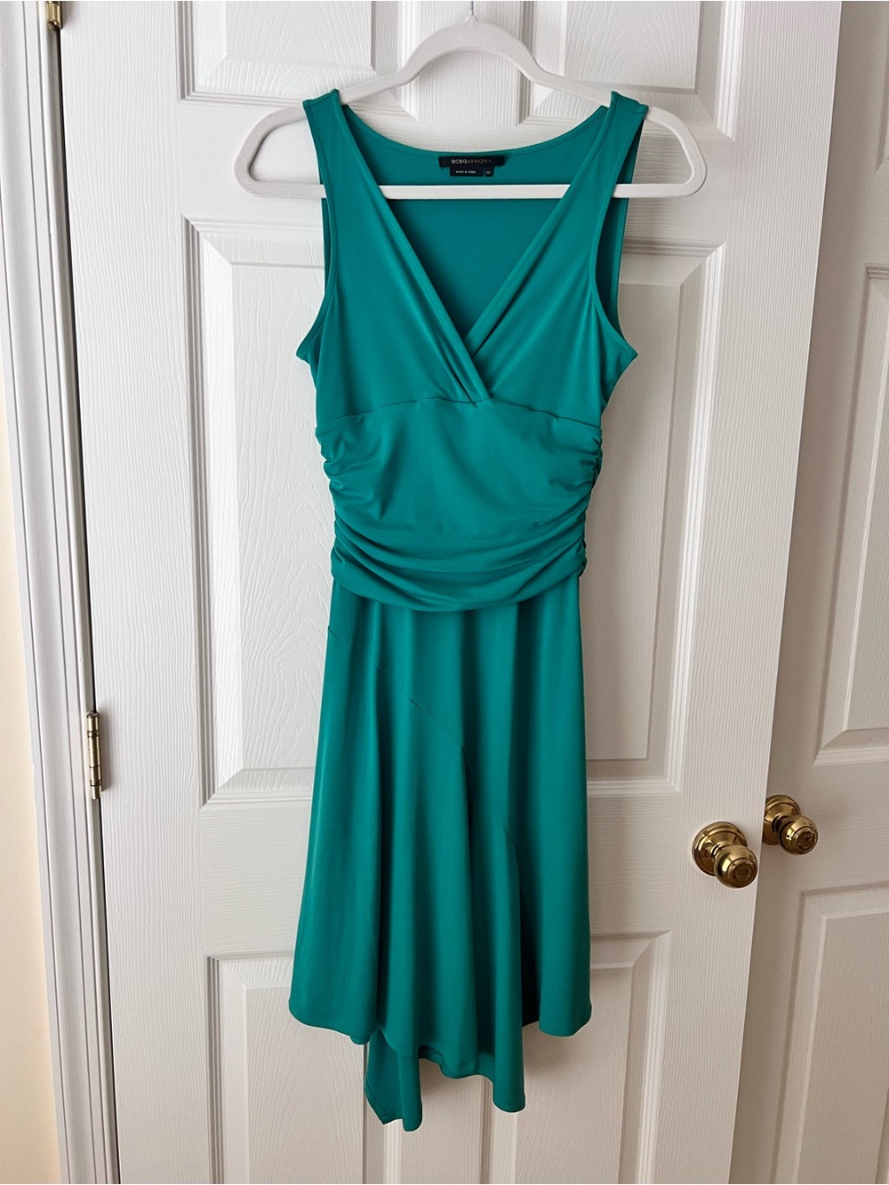 Sleeveless Teal V-Neck Dress - BCBGMAXAZRIA. Womens size XS